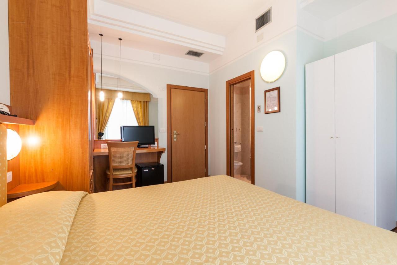 Hotel Astor Rimini Exterior photo